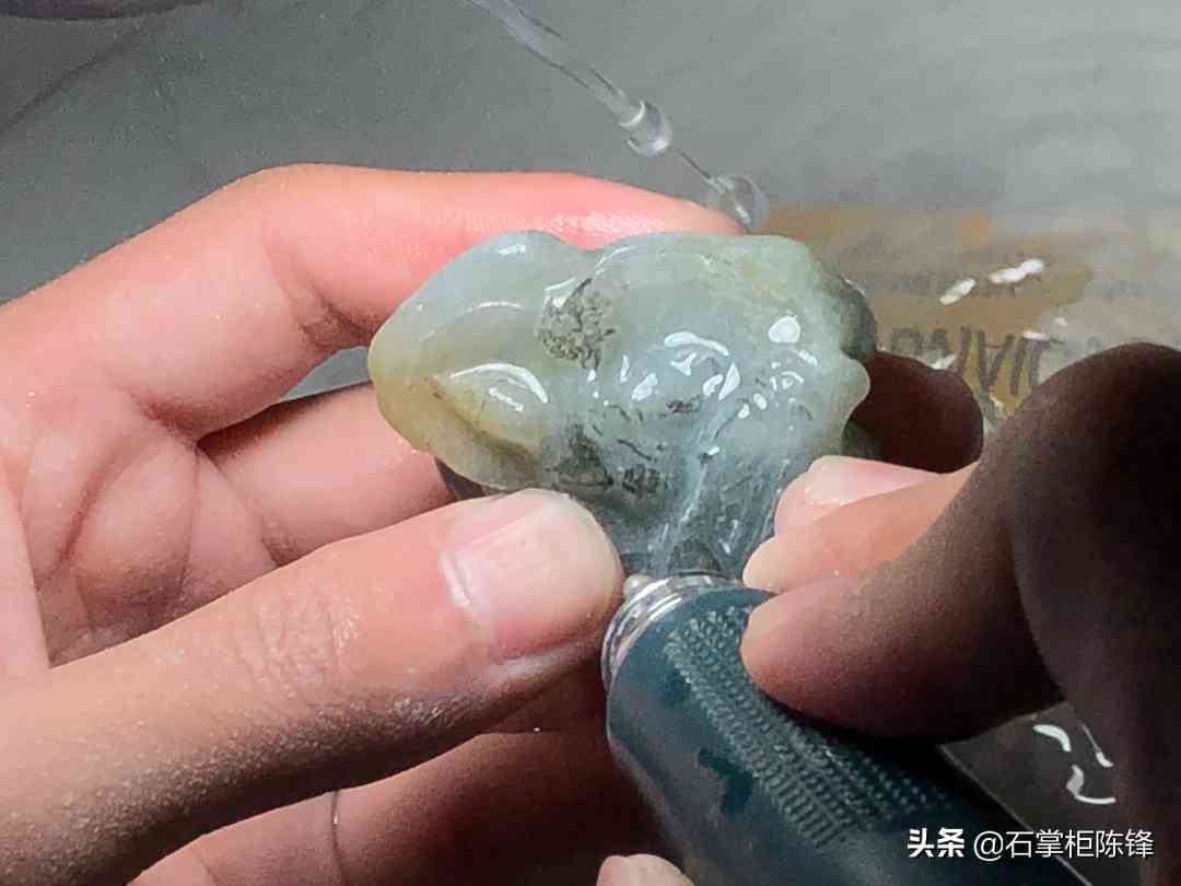 翡翠黑白无常牌寓意象征：探索其深刻含义与文化价值