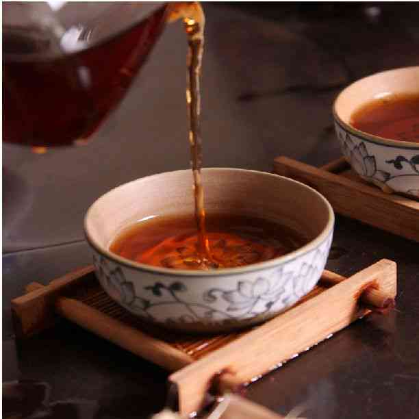 吉祥三宝茶价格解析：一瓶、一盒、一斤多少钱？茶叶功效也重要！