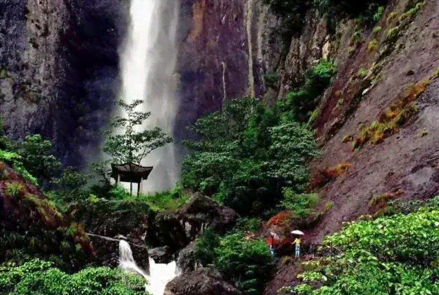 探秘神秘之地：百丈崖的地理位置与历沿革