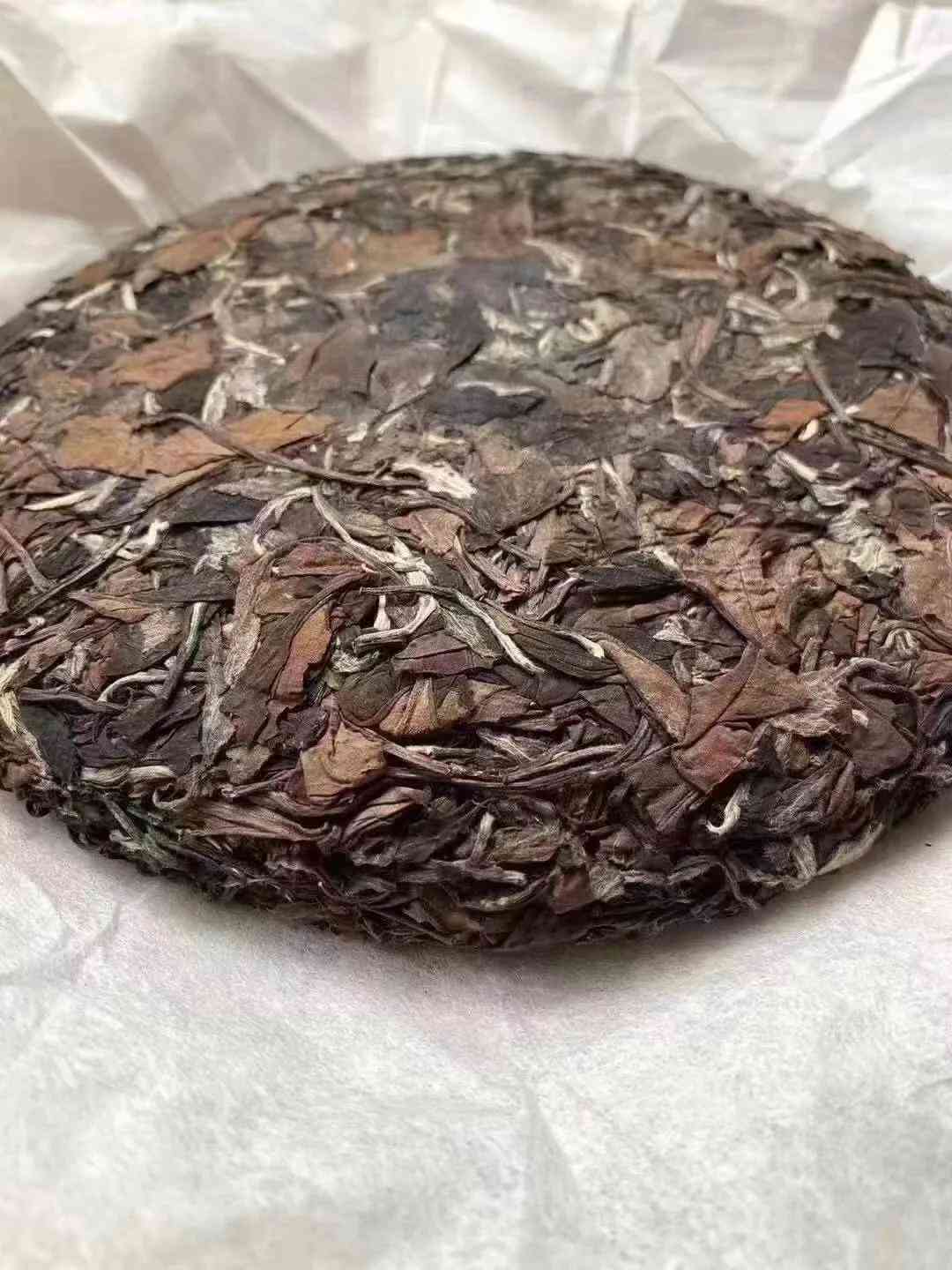 普洱茶生茶老茶的甜度与回特性解析：适合饮用的品种及其注意事项