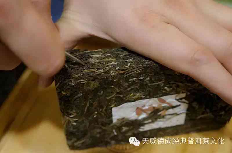 拆普洱茶砖