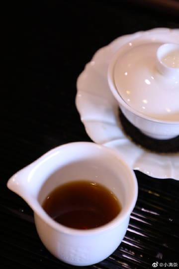 云南景迈山古茶园0085普洱熟茶饼：茶香四溢，回味悠长