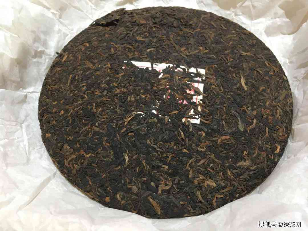 云南景迈山古茶园0085普洱熟茶饼：茶香四溢，回味悠长