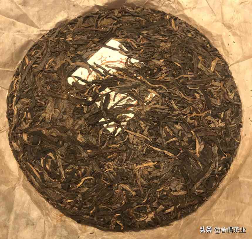 班章五星雀青饼介绍：2003年生态茶品，普洱与青饼完美融合，品味非凡！