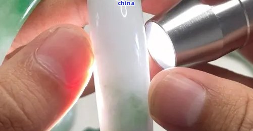 翡翠的胶：一种珍贵宝石的制作工艺详解