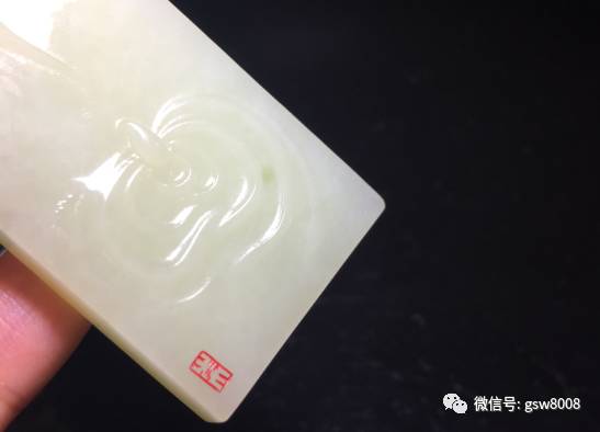 和田玉的塑料和生料怎么识别出来真假：学会这三招，轻松鉴别！