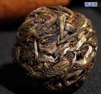 冰岛龙珠生茶：普洱茶的神奇功效解析与禁忌