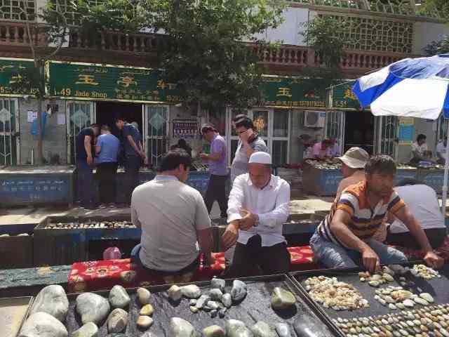 探秘神秘的新疆和田玉市场，收藏家必访之地