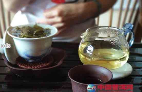 品味普洱茶香，感悟生活哲理：放下茶饼的启示