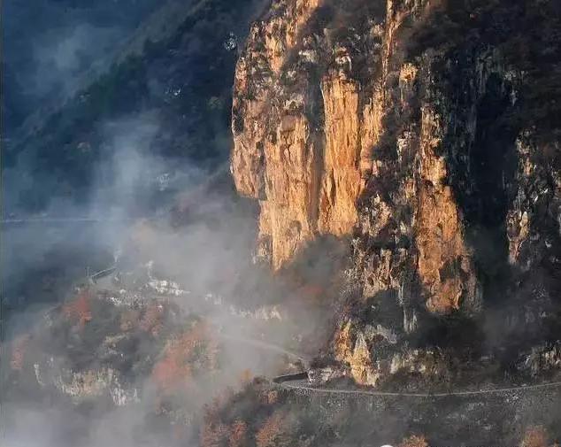 探秘天山：欣赏翠金丝白玉的魅力与价值，了解其历史与文化背景