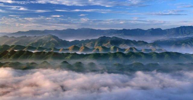 探秘天山：欣赏翠金丝白玉的魅力与价值，了解其历史与文化背景