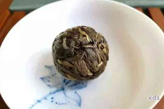 揉普洱茶龙珠：制作与冲泡，探究普洱熟茶龙珠的奥秘