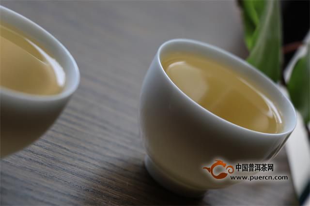 月光下的水普洱茶：一场静谧与品味的邂逅