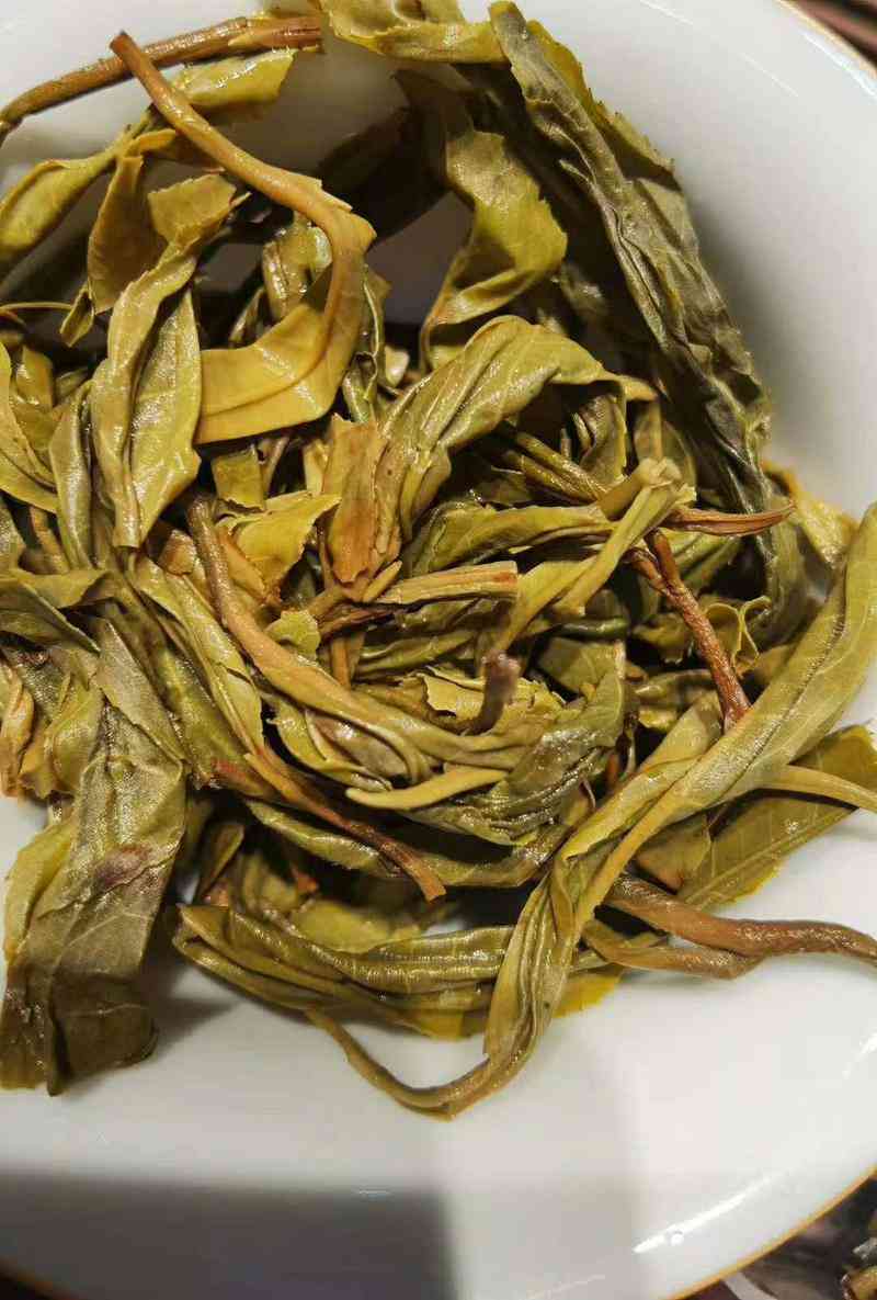 小姑子手工制作的普洱茶，古树茶香浓，口感醇厚回，适合送礼佳品