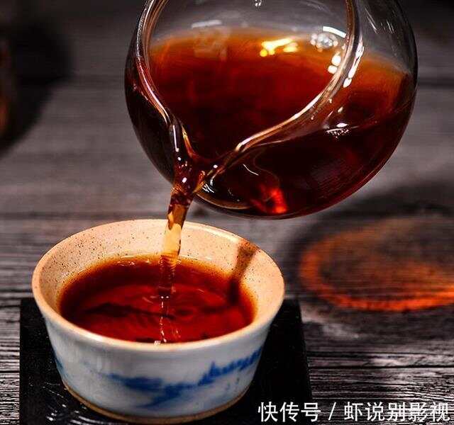 普洱茶的闷泡技巧：如何正确浸泡普洱茶叶，让茶更浓香气四溢？