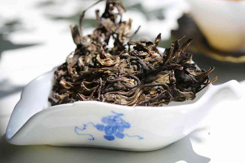 普洱花茶的独特魅力与健效益：特点、功效与应用