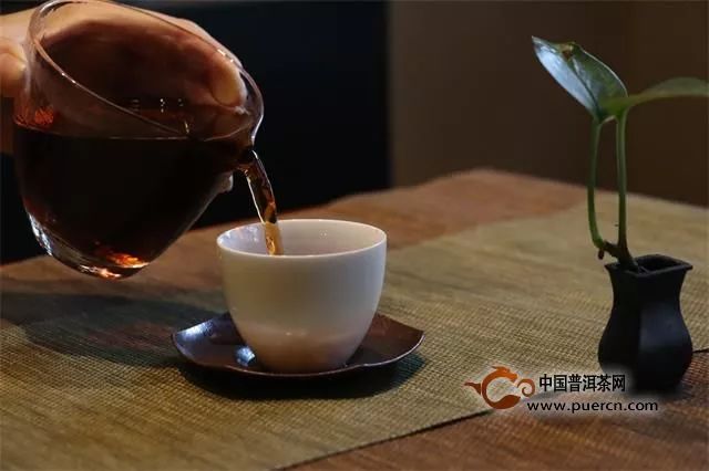 白玉菩提与普洱茶搭配泡饮：如何制作与品鉴这种独特的茶艺组合？