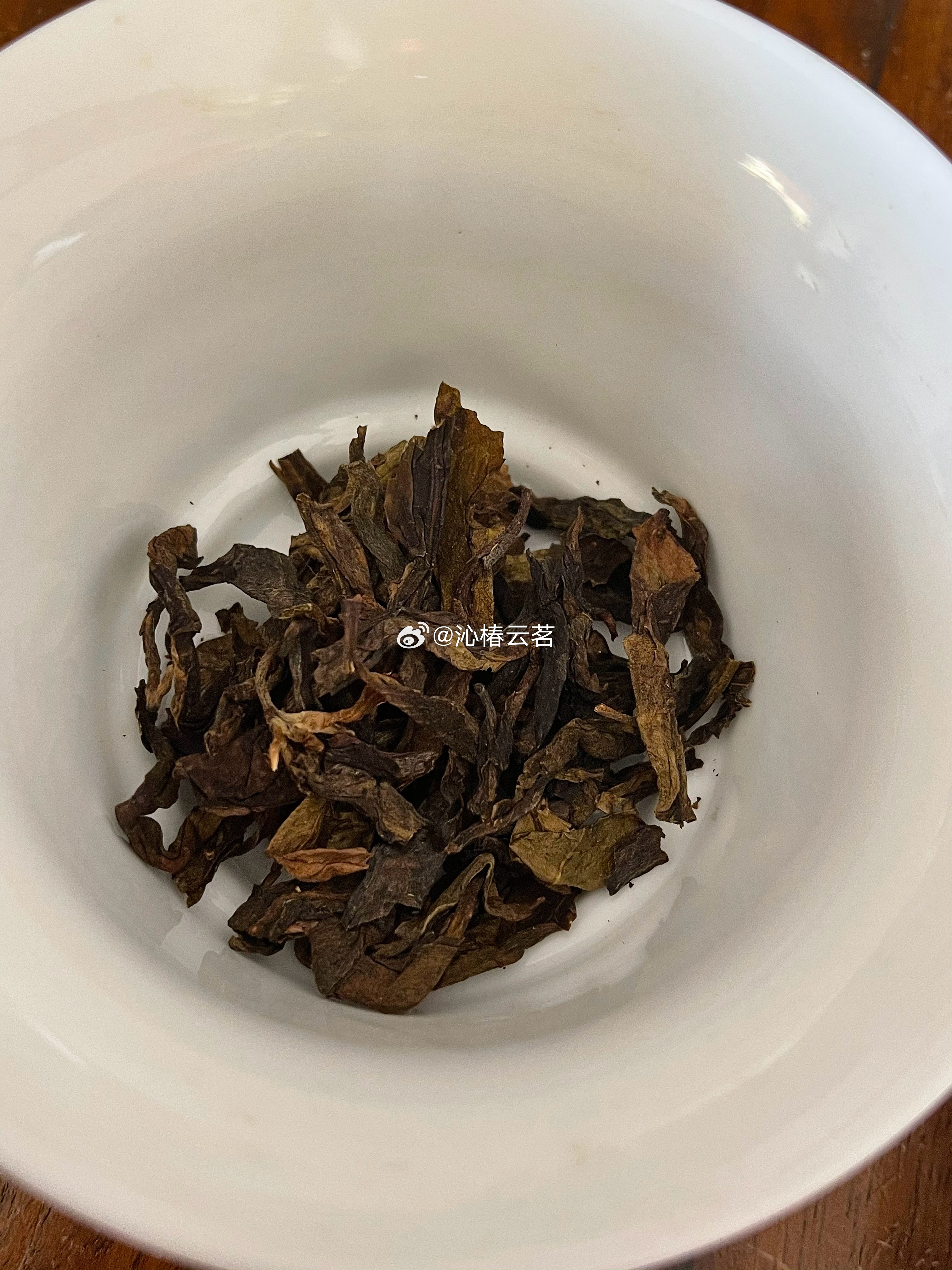 2018年产自古树普洱茶的黄金条茶叶，精选原料，醇厚口感，陈化潜力无限