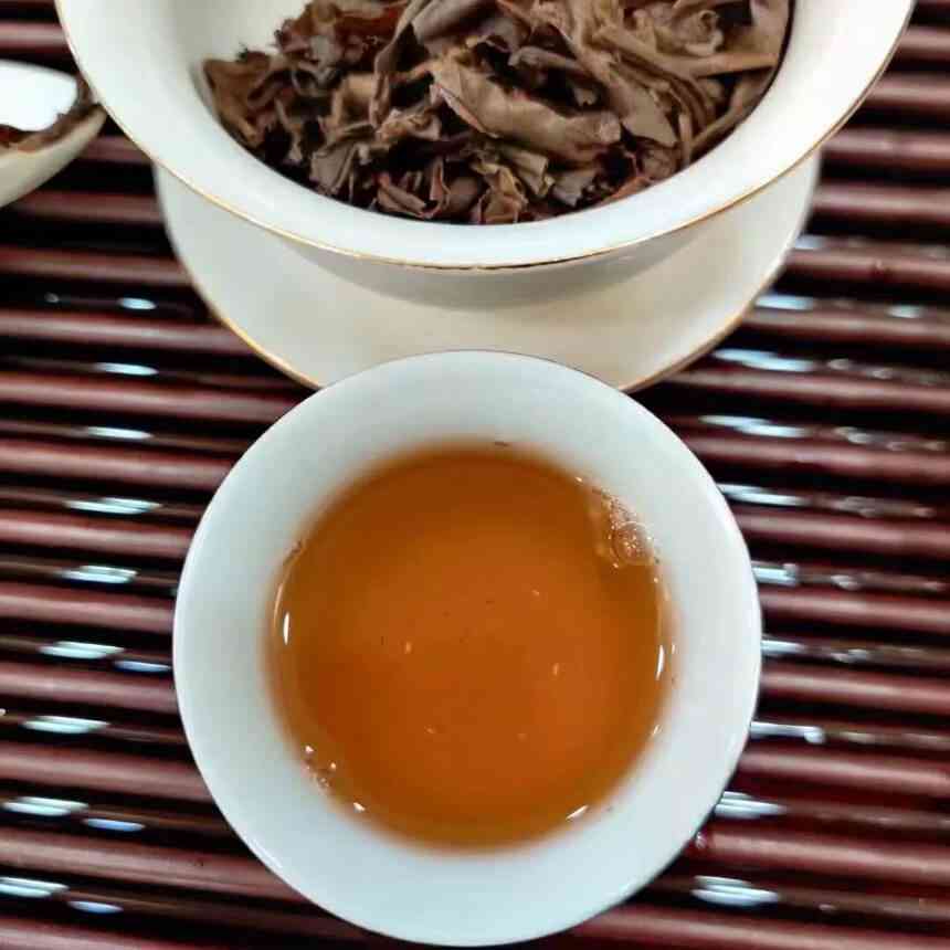 忙肺普洱茶口感特点：饱满醇厚，回生津，助消化降脂