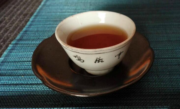 普洱茶冲泡解说：品茗海，掌握冲泡技巧，享受茶香人生。