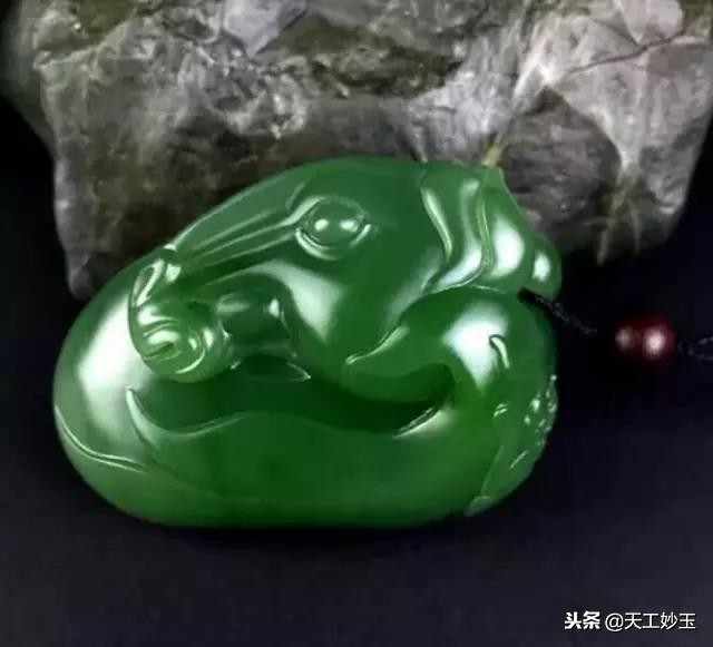 探究碧玉内部的白棉现象：原因、特点与影响