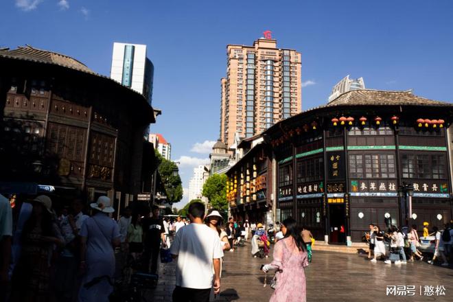 昆明花鸟市场新地址：探索昆明景新花鸟市场，了解昆明当地特色与文化