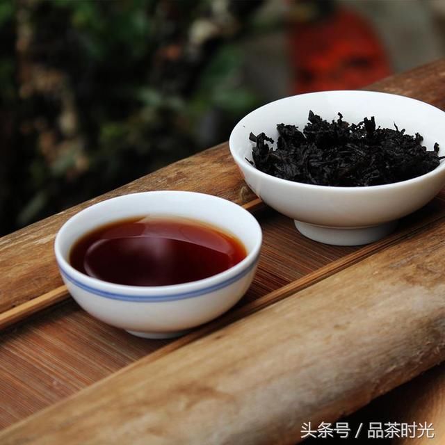 云南普洱茶叶：精选贡品熟茶，醇厚口感与健生活的完美结合