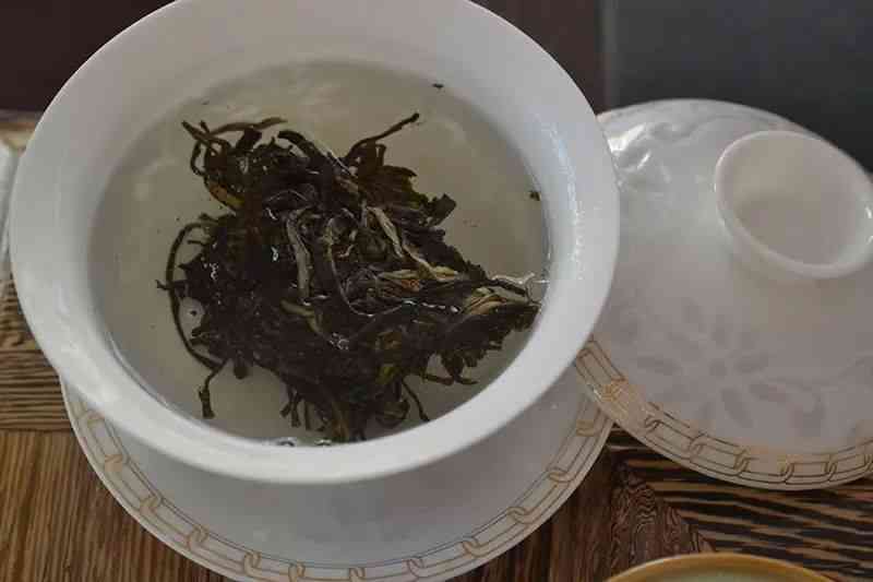 冰岛普洱茶南华：品鉴与冲泡指南，了解冰岛茶的独特魅力与风味