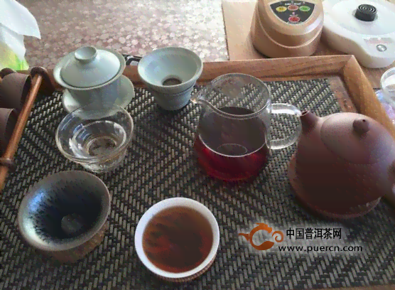 白莲金针普洱茶价格宫廷臻品，2005年金针白莲荷香熟茶的好处