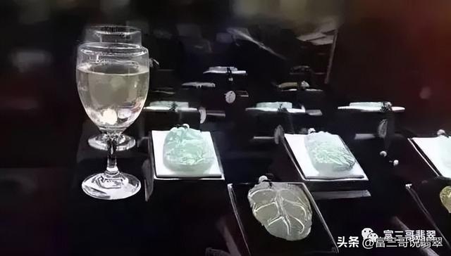 翡翠与热水的奇遇：宝石的魅力与高温的考验