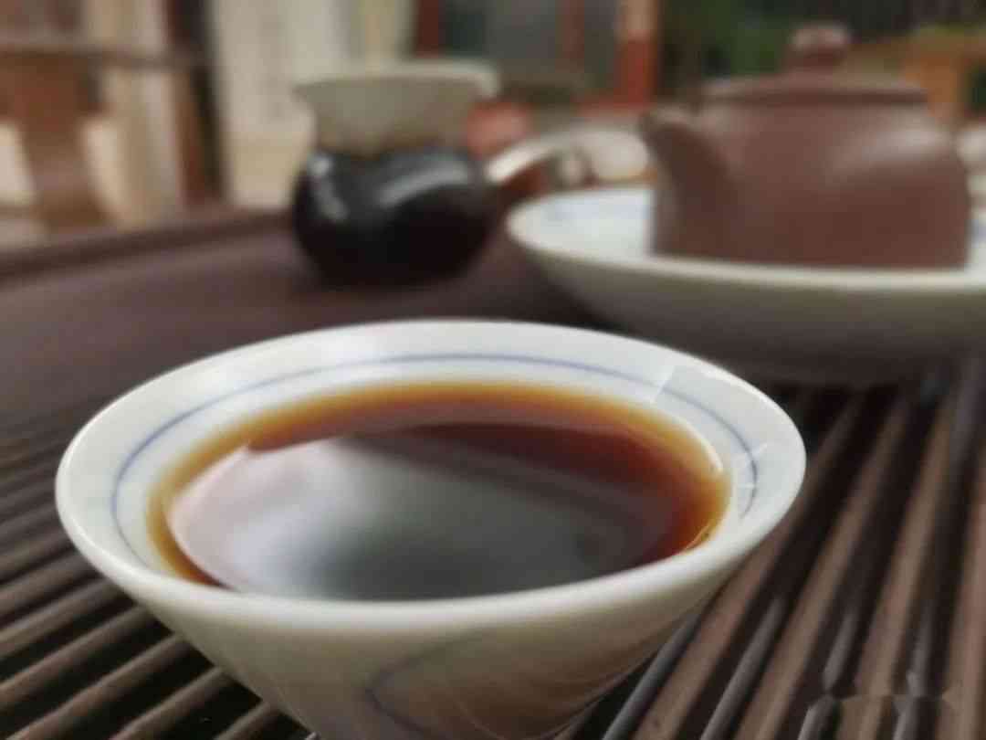 小普洱茶饼如何安全地破碎？——详解破碎步骤与注意事项