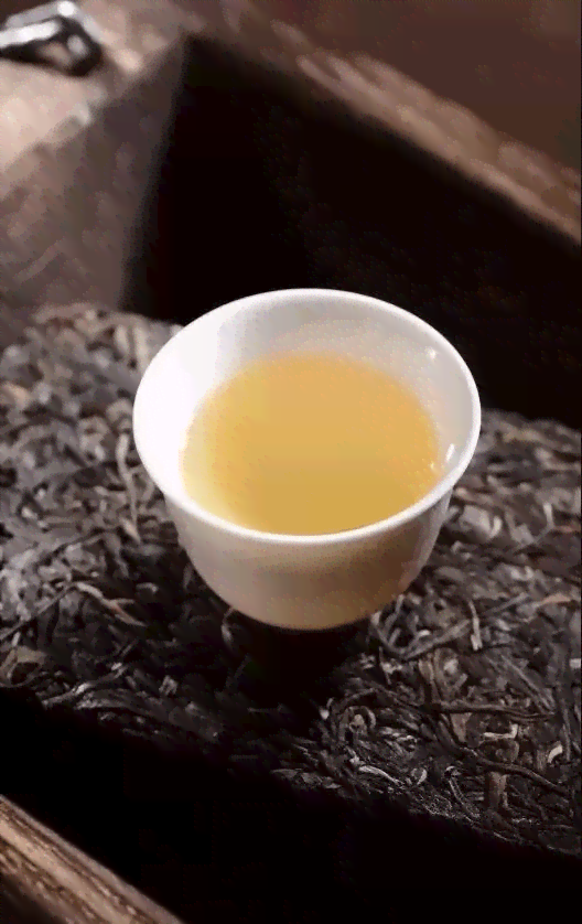 好喝不过普洱茶的说说：品鉴与心情共鸣，感受普洱茶的魅力！