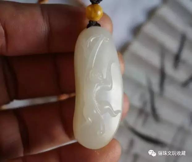 和田玉落款意义解析：大师作品特色与颜料选择