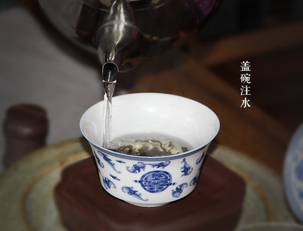 使用茶壶冲泡普洱茶的方法及其步骤详解