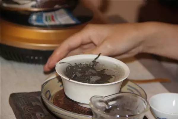 普洱茶7克泡法及茶多酚含量，一饼最多泡多少水？为什么是357克？