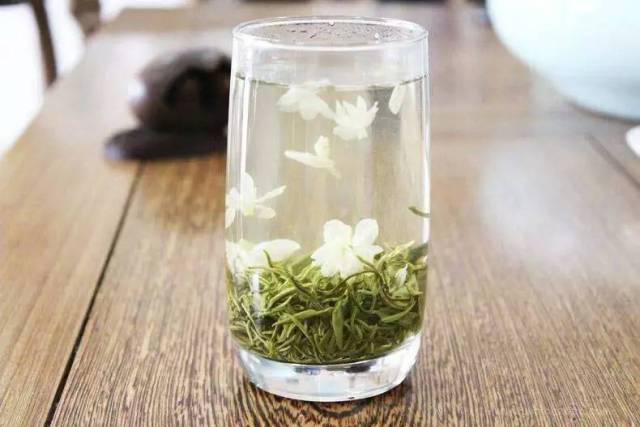 茉莉花茶龙珠是由什么茶树和茶叶制作的，它属于哪种茶叶？