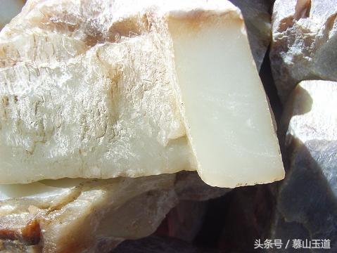 和田玉肉眼无结构含义解析：品质与价值的关键