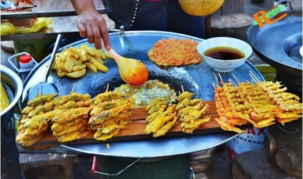 普洱茶与火烧饼的独特邂逅：一场气味之旅