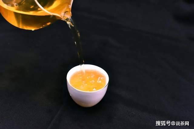 普洱茶爱好者的选择：什么样的人适合喝普洱茶？