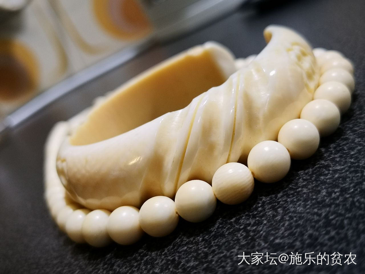 投资和田玉还是猛犸象牙饰品