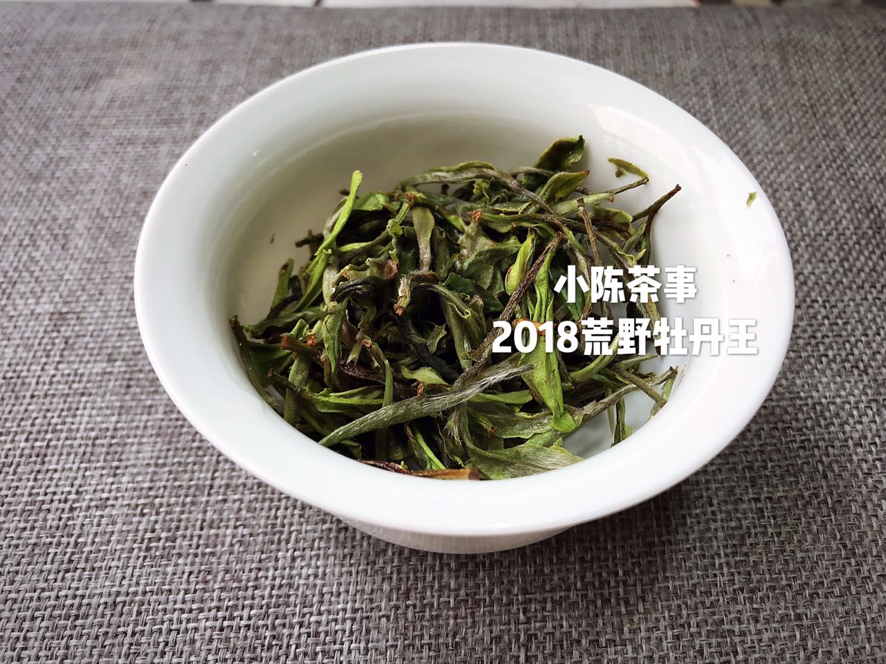 新 普洱茶与岩茶的口感、功效与品质对比，谁更胜一筹？