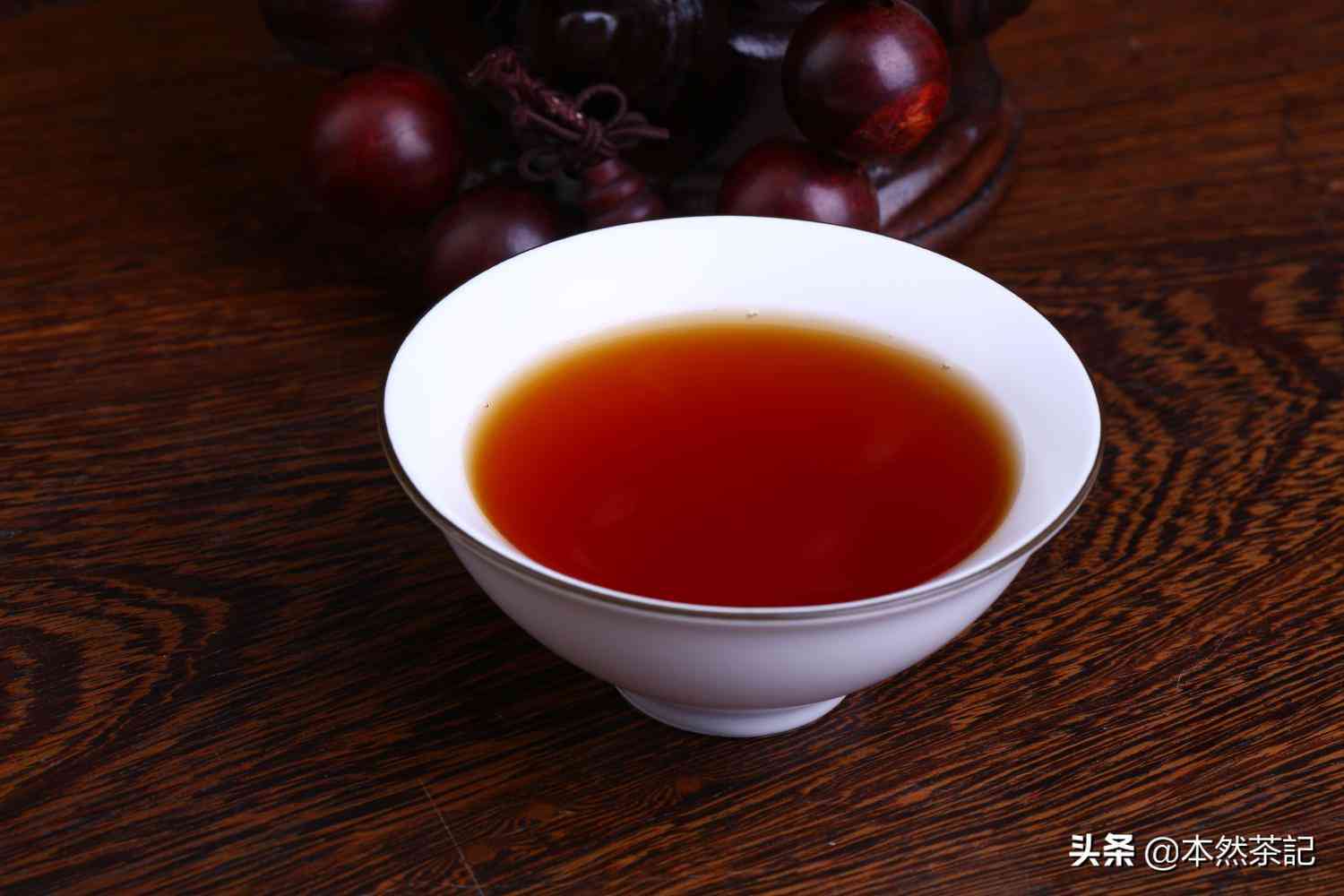 普洱茶为什么越泡颜色越深？