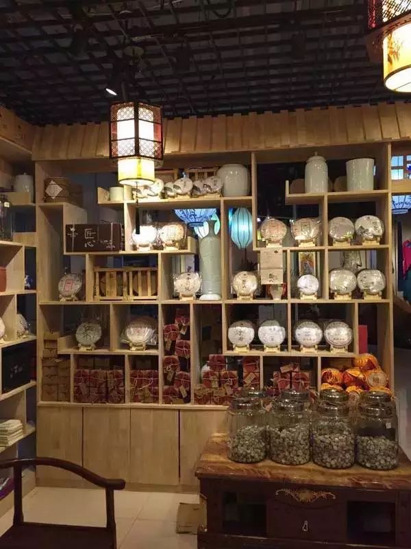 抚顺买茶去哪里：抚顺茶叶市场及茶具专卖店