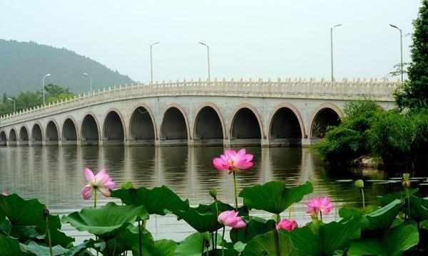 乌鲁木齐的水磨沟旅游指南：更佳游览时间、交通方式和附近景点推荐