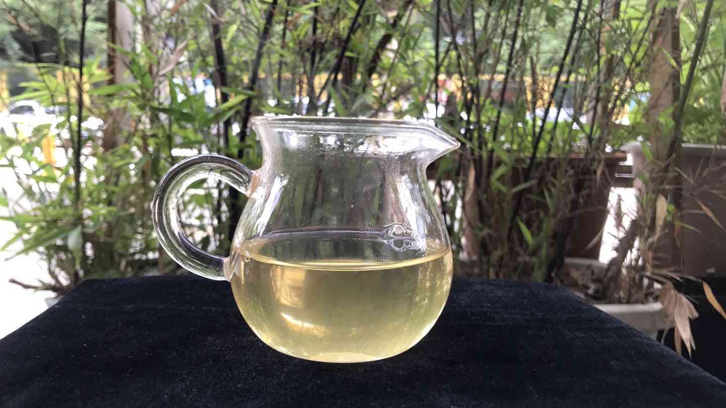 探索普洱茶评审的科学与艺术：用何种茶杯最为适宜？