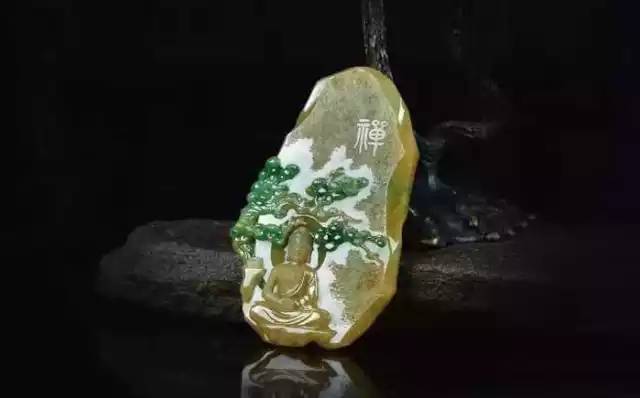 浅绿色褐黄色翡翠：天然宝石的魅力与选购技巧