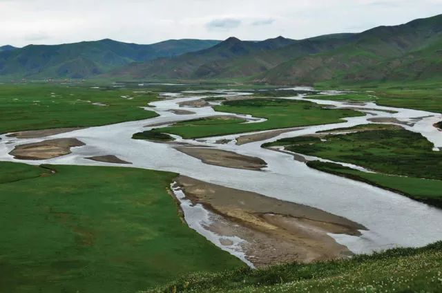 昆仑山景区：青海的壮丽自然奇观与深厚文化底蕴的综合体