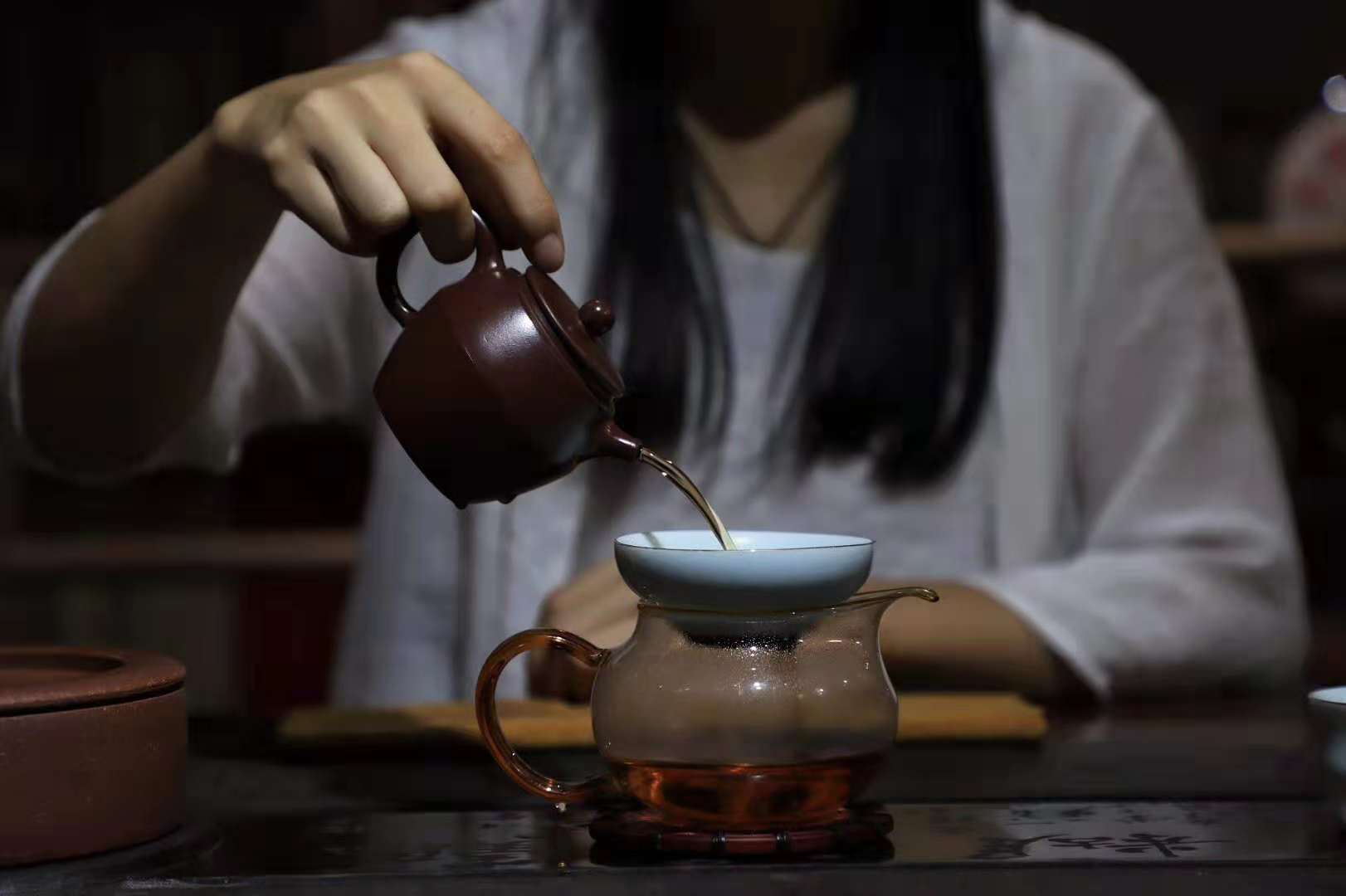 '赶紧喝普洱茶好吗女生？女生喝普洱茶的好处与坏处，以及常喝普洱茶的建议'