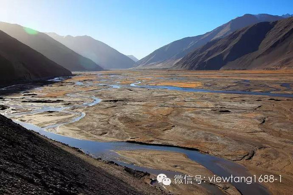 和田玉石的诞生之地：探秘河流源头之旅