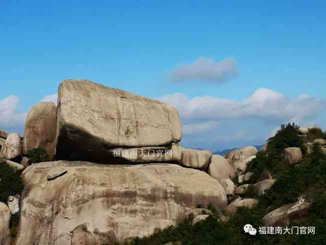 伊犁河石头品种与奇石特色，探索伊犁河地区的石头宝藏